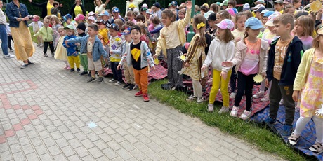 Powiększ grafikę: powitanie-lata-dzien-zolty-627829.jpg