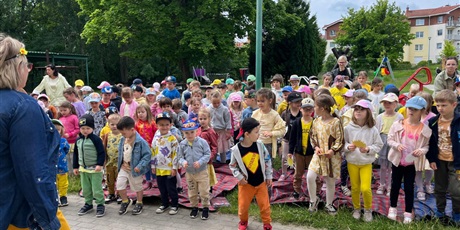 Powiększ grafikę: powitanie-lata-dzien-zolty-627830.jpg