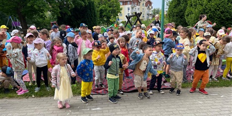 Powiększ grafikę: powitanie-lata-dzien-zolty-627831.jpg