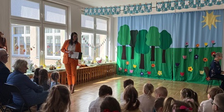 Przedstawienie świąteczne "Wielkanocne zajączki" - gr. VIII-Muszelki