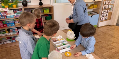 Powiększ grafikę: przedstawienie-swiateczne-wielkanocne-zajaczki-gr-viii-muszelki-684606.jpg