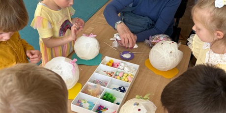 Powiększ grafikę: przedstawienie-swiateczne-wielkanocne-zajaczki-gr-viii-muszelki-684608.jpg