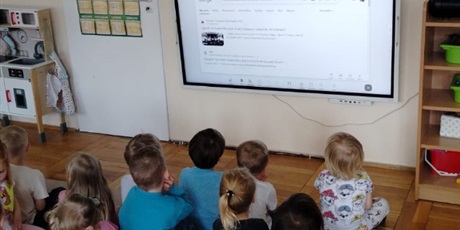 Powiększ grafikę: przedszkolaki-obserwuja-start-rakiety-ax4-629020.jpg