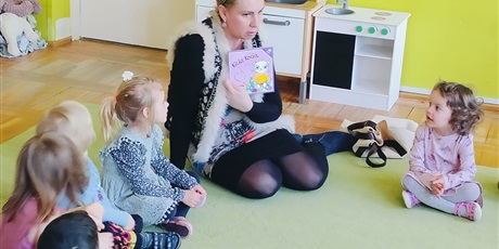Powiększ grafikę: spotkanie-z-paniami-z-grupy-spolecznej-arr-wolontariuszkami-zaczytanej-akademii-gr-i-foczki-i-gr-ii-gdanskie-lwiatka-612138.jpg