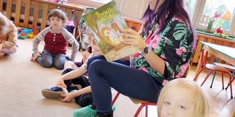 Powiększ grafikę: spotkanie-z-paniami-z-grupy-spolecznej-arr-wolontariuszkami-zaczytanej-akademii-gr-iv-foczki-682387.jpg