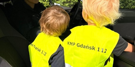 Powiększ grafikę: spotkanie-z-policjantem-bezpieczna-droga-do-przedszkola-710646.jpg