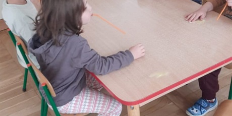 Powiększ grafikę: tydzien-eksperymentow-w-bursztynowym-domku-projekt-edukacyjny-maly-badacz-i-odkrywca-651315.jpg