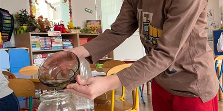 Powiększ grafikę: tydzien-eksperymentow-w-bursztynowym-domku-projekt-edukacyjny-maly-badacz-i-odkrywca-651406.jpg