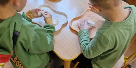 Powiększ grafikę: tydzien-eksperymentow-w-bursztynowym-domku-projekt-edukacyjny-maly-badacz-i-odkrywca-651431.jpg