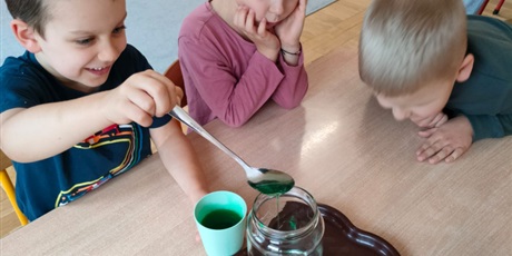 Powiększ grafikę: tydzien-eksperymentow-w-bursztynowym-domku-projekt-edukacyjny-maly-badacz-i-odkrywca-651458.jpg