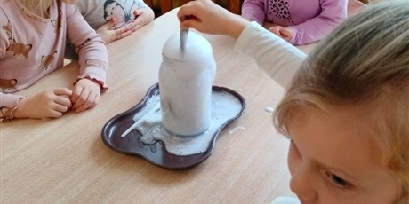 Powiększ grafikę: tydzien-eksperymentow-w-bursztynowym-domku-projekt-edukacyjny-maly-badacz-i-odkrywca-651465.jpg