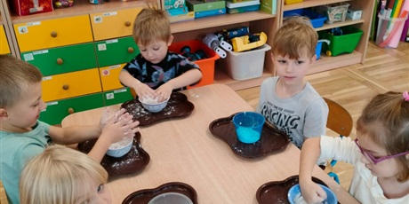 Powiększ grafikę: tydzien-eksperymentow-w-bursztynowym-domku-projekt-edukacyjny-maly-badacz-i-odkrywca-651468.jpg