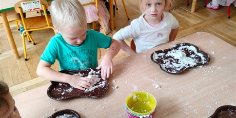 Powiększ grafikę: tydzien-eksperymentow-w-bursztynowym-domku-projekt-edukacyjny-maly-badacz-i-odkrywca-651469.jpg