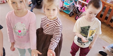 Powiększ grafikę: tydzien-eksperymentow-w-bursztynowym-domku-projekt-edukacyjny-maly-badacz-i-odkrywca-cz-ii-687826.jpg