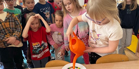 Powiększ grafikę: tydzien-eksperymentow-w-bursztynowym-domku-projekt-edukacyjny-maly-badacz-i-odkrywca-cz-ii-687842.jpg