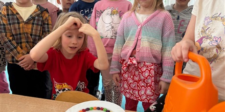 Powiększ grafikę: tydzien-eksperymentow-w-bursztynowym-domku-projekt-edukacyjny-maly-badacz-i-odkrywca-cz-ii-687843.jpg