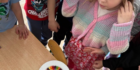 Powiększ grafikę: tydzien-eksperymentow-w-bursztynowym-domku-projekt-edukacyjny-maly-badacz-i-odkrywca-cz-ii-687844.jpg