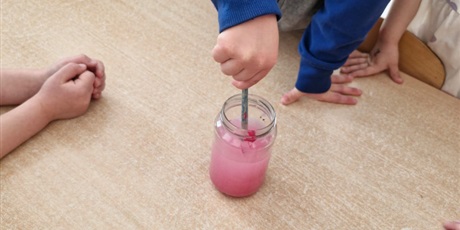 Powiększ grafikę: tydzien-eksperymentow-w-bursztynowym-domku-projekt-edukacyjny-maly-badacz-i-odkrywca-cz-ii-687857.jpg