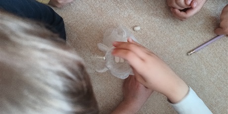 Powiększ grafikę: tydzien-eksperymentow-w-bursztynowym-domku-projekt-edukacyjny-maly-badacz-i-odkrywca-cz-ii-687872.jpg