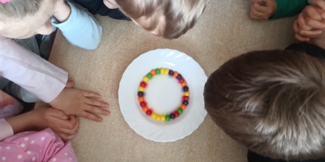 Powiększ grafikę: tydzien-eksperymentow-w-bursztynowym-domku-projekt-edukacyjny-maly-badacz-i-odkrywca-cz-ii-687874.jpg