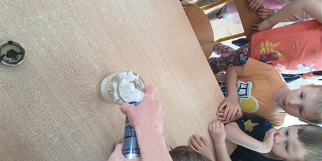 Powiększ grafikę: tydzien-eksperymentow-w-bursztynowym-domku-projekt-edukacyjny-maly-badacz-i-odkrywca-cz-ii-687881.jpg