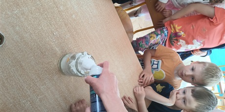 Powiększ grafikę: tydzien-eksperymentow-w-bursztynowym-domku-projekt-edukacyjny-maly-badacz-i-odkrywca-cz-ii-687882.jpg