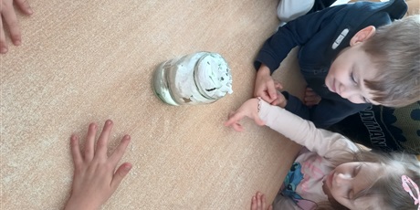 Powiększ grafikę: tydzien-eksperymentow-w-bursztynowym-domku-projekt-edukacyjny-maly-badacz-i-odkrywca-cz-ii-687884.jpg