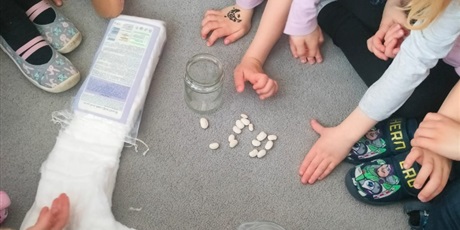 Powiększ grafikę: tydzien-eksperymentow-w-bursztynowym-domku-projekt-edukacyjny-maly-badacz-i-odkrywca-cz-ii-687889.jpg