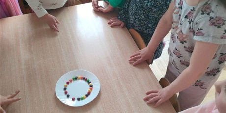 Powiększ grafikę: tydzien-eksperymentow-w-bursztynowym-domku-projekt-edukacyjny-maly-badacz-i-odkrywca-cz-ii-687896.jpg