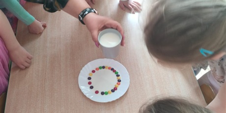 Powiększ grafikę: tydzien-eksperymentow-w-bursztynowym-domku-projekt-edukacyjny-maly-badacz-i-odkrywca-cz-ii-687897.jpg