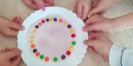 Powiększ grafikę: tydzien-eksperymentow-w-bursztynowym-domku-projekt-edukacyjny-maly-badacz-i-odkrywca-cz-ii-687898.jpg