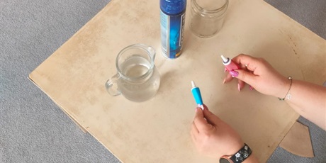 Powiększ grafikę: tydzien-eksperymentow-w-bursztynowym-domku-projekt-edukacyjny-maly-badacz-i-odkrywca-cz-ii-687902.jpg