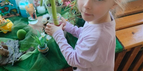 Powiększ grafikę: tydzien-eksperymentow-w-bursztynowym-domku-projekt-edukacyjny-maly-badacz-i-odkrywca-cz-ii-687909.jpg