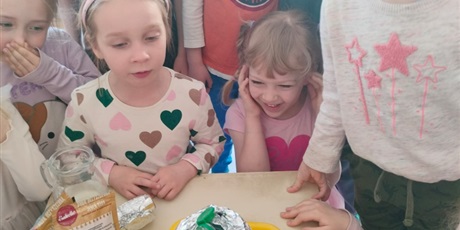 Powiększ grafikę: tydzien-eksperymentow-w-bursztynowym-domku-projekt-edukacyjny-maly-badacz-i-odkrywca-cz-ii-687912.jpg