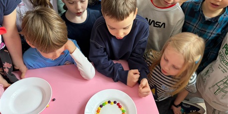 Powiększ grafikę: tydzien-eksperymentow-w-bursztynowym-domku-projekt-edukacyjny-maly-badacz-i-odkrywca-cz-ii-687919.jpg