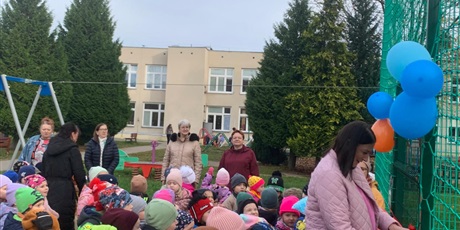 Powiększ grafikę: uroczyste-otwarcie-przedszkolnego-boiska-652877.jpg