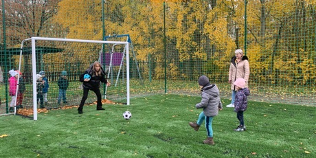 Powiększ grafikę: uroczyste-otwarcie-przedszkolnego-boiska-652885.jpg