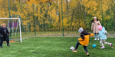 Powiększ grafikę: uroczyste-otwarcie-przedszkolnego-boiska-652886.jpg