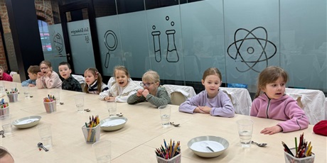 Powiększ grafikę: warsztaty-amber-lab-w-muzeum-bursztynu-grupa-vi-koniki-morskie-689621.jpg