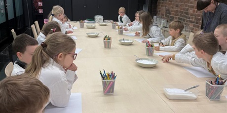 Powiększ grafikę: warsztaty-amber-lab-w-muzeum-bursztynu-grupa-vi-koniki-morskie-689637.jpg