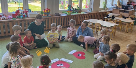 Powiększ grafikę: warsztaty-pedagogiczne-slowa-ktore-sa-mile-i-slowa-ktore-rania-delfinki-gr-ii-694947.jpg