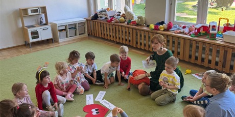 Powiększ grafikę: warsztaty-pedagogiczne-slowa-ktore-sa-mile-i-slowa-ktore-rania-delfinki-gr-ii-694951.jpg