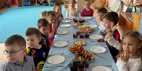 Powiększ grafikę: wielkanocne-sniadanie-w-bursztynowym-domku-685674.jpg