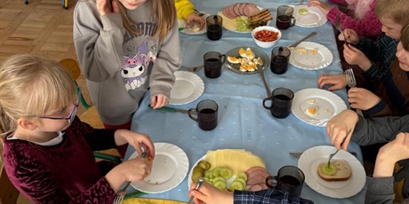 Powiększ grafikę: wielkanocne-sniadanie-w-bursztynowym-domku-685676.jpg