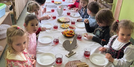 Powiększ grafikę: wielkanocne-sniadanie-w-bursztynowym-domku-685677.jpg