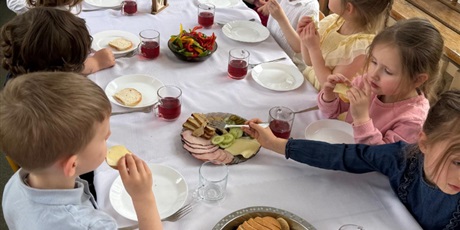 Powiększ grafikę: wielkanocne-sniadanie-w-bursztynowym-domku-685680.jpg