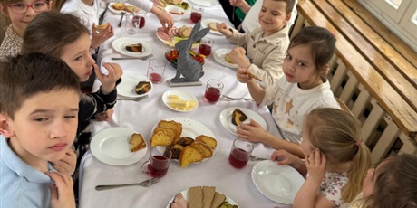 Powiększ grafikę: wielkanocne-sniadanie-w-bursztynowym-domku-685681.jpg