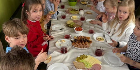 Powiększ grafikę: wielkanocne-sniadanie-w-bursztynowym-domku-685682.jpg