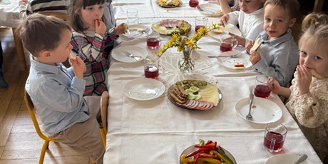 Powiększ grafikę: wielkanocne-sniadanie-w-bursztynowym-domku-685685.jpg