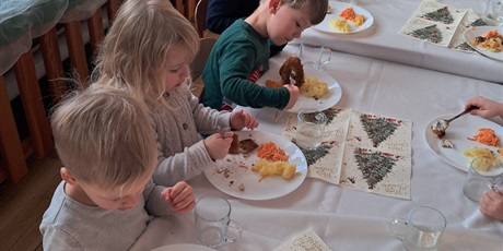 Powiększ grafikę: wigilie-grupowe-w-bursztynowym-domku-667439.jpg